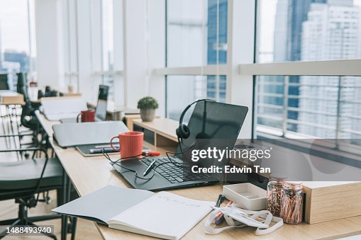 조선하의 책상 풍경
